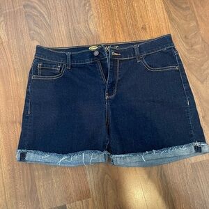 Old Navy Sweetheart shorts. Size 8 Regular. 3 inch inseam.